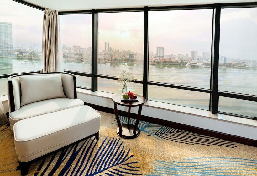 سوئیت با چشمانداز رودخانه, Brilliant Hotel Afternoon Tea Inclusive