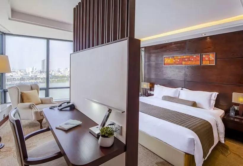 سوئیت با چشم‌انداز رودخانه, Brilliant Hotel   Afternoon Tea Inclusive