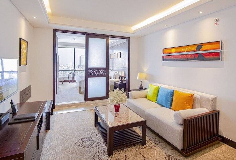 سوئیت با چشمانداز رودخانه, Brilliant Hotel Afternoon Tea Inclusive