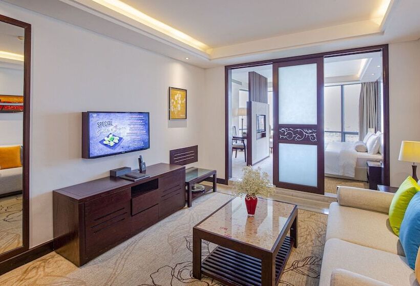 سوئیت با چشمانداز رودخانه, Brilliant Hotel Afternoon Tea Inclusive