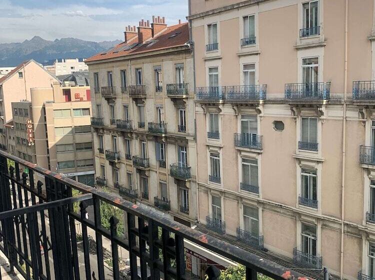 Номер Стандарт, Campanile Grenoble Centre Gare