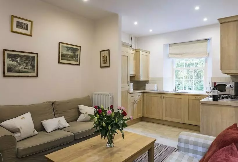 ２ベッドルームハウス, Eshott Hall
