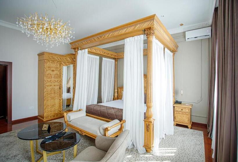 سوییت جونیور, Ichan Qal A Premium Class