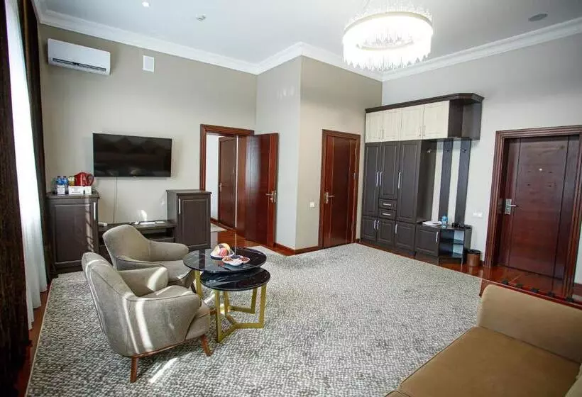 Suite King Bed