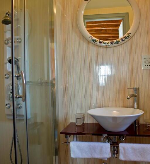 סוויטה נשיאותית, Petropoulakis Tower