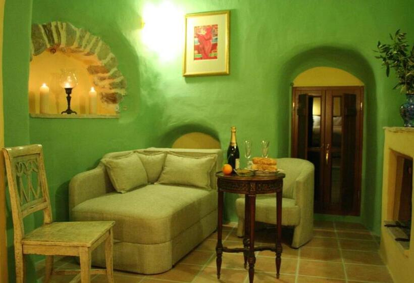 סוויטת ג'וניור, Petropoulakis Tower