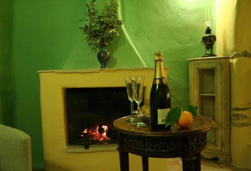 סוויטת ג'וניור, Petropoulakis Tower