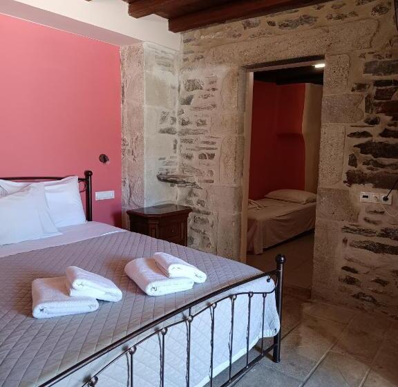 סוויטה משפחתית, Petropoulakis Tower