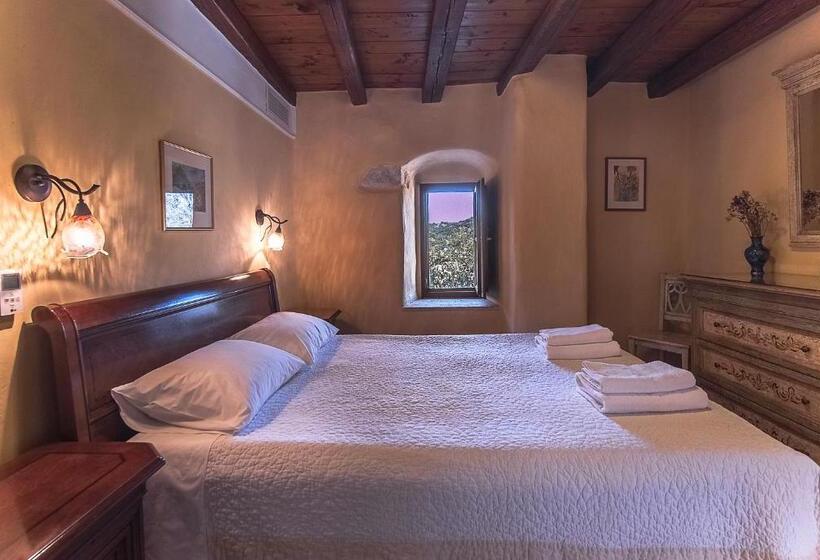 חדר סופריור, Petropoulakis Tower