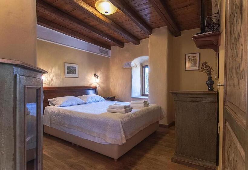 חדר סופריור, Petropoulakis Tower