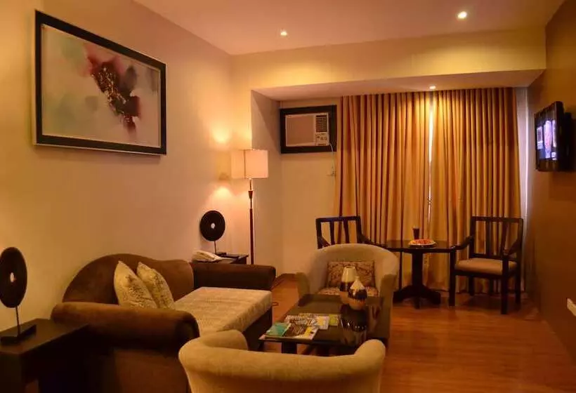 エクゼクティブスイート, The Pinnacle Hotel And Suites