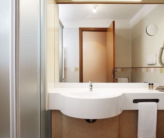 غرفة قياسية فردية, Prim