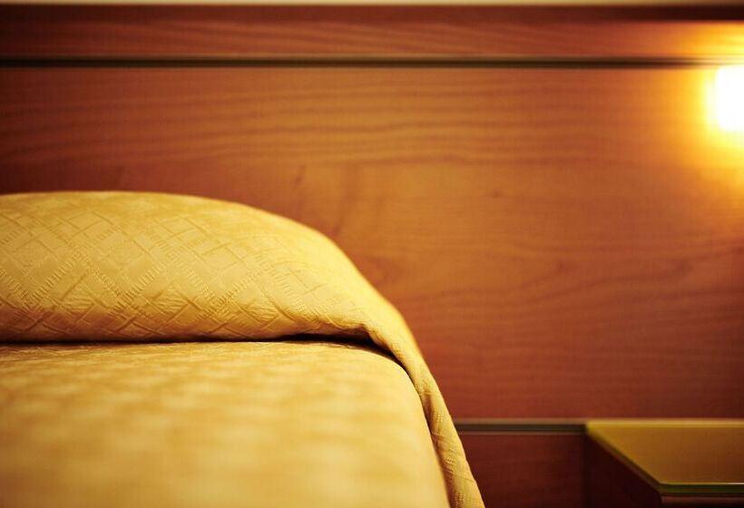 غرفة قياسية فردية, Prim