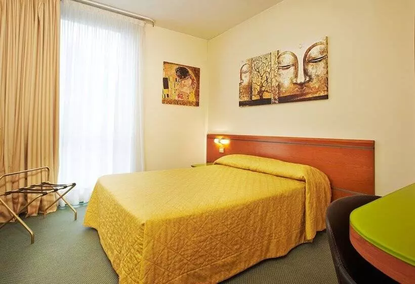 Chambre Standard Individuelle, Prim