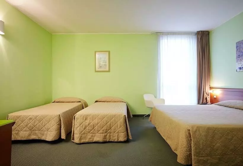 Chambre Triple Standard, Prim