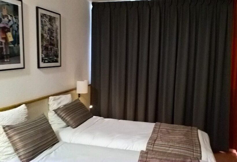 스탠다드 트리플 룸, Tambourin