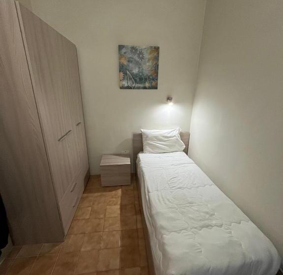 اتاق استاندارد یک نفره, Nsts Campus Residence And Hostel