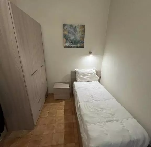 اتاق استاندارد یک نفره, Nsts Campus Residence And Hostel