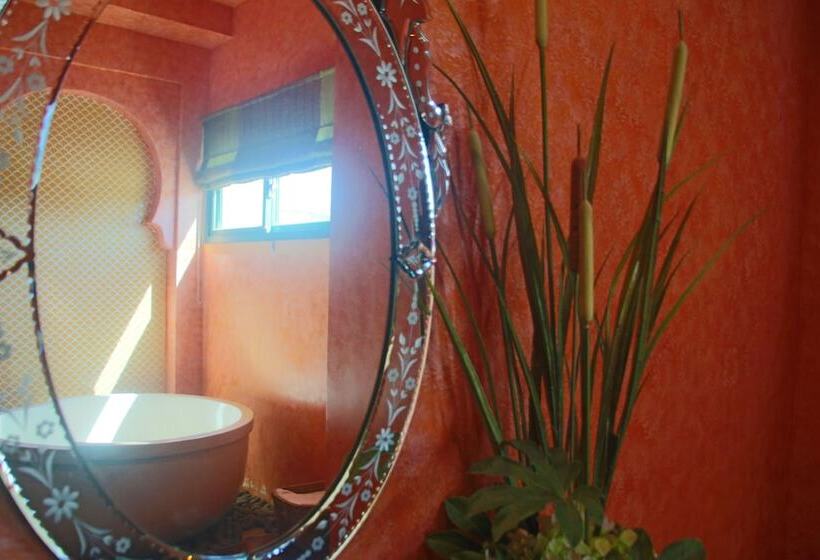 اتاق لوکس, Kenting Amanda