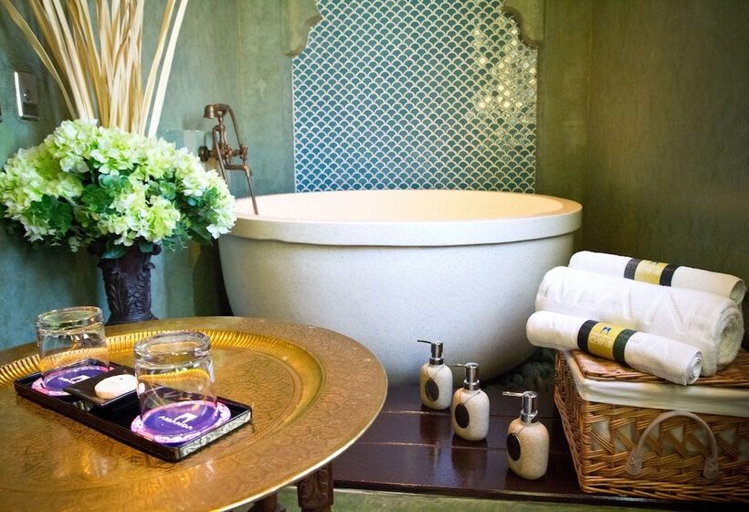 اتاق لوکس, Kenting Amanda