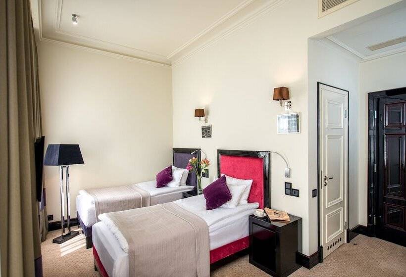 اتاق کلاسیک, Astoria