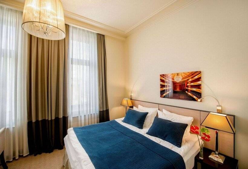 اتاق کلاسیک, Astoria