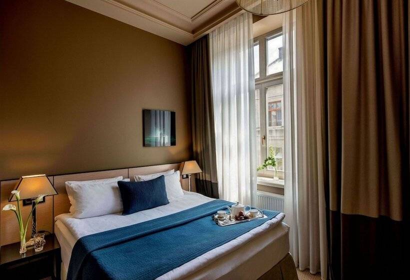 اتاق کلاسیک, Astoria