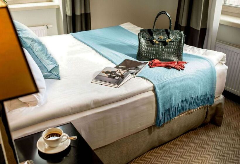 اتاق کلاسیک, Astoria