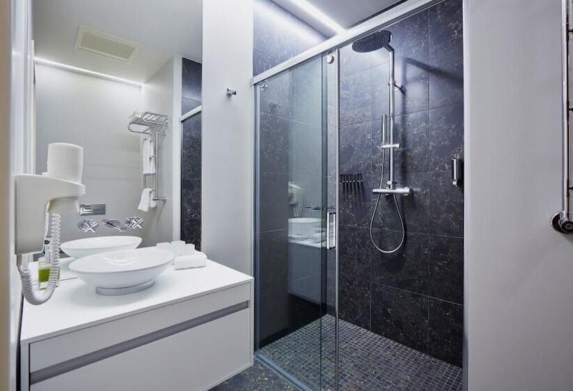 اتاق کلاسیک, Astoria