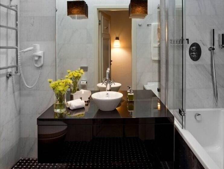 اتاق سوپریور, Astoria