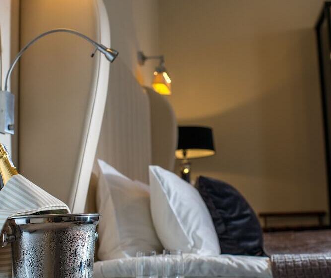 اتاق سوپریور, Astoria