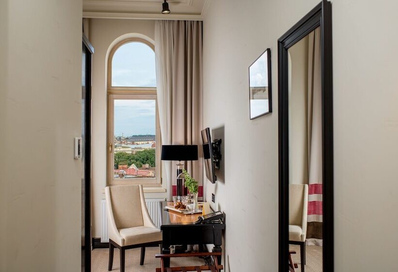 اتاق سوپریور, Astoria