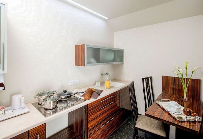 آپارتمان 1 خوابه, Astoria