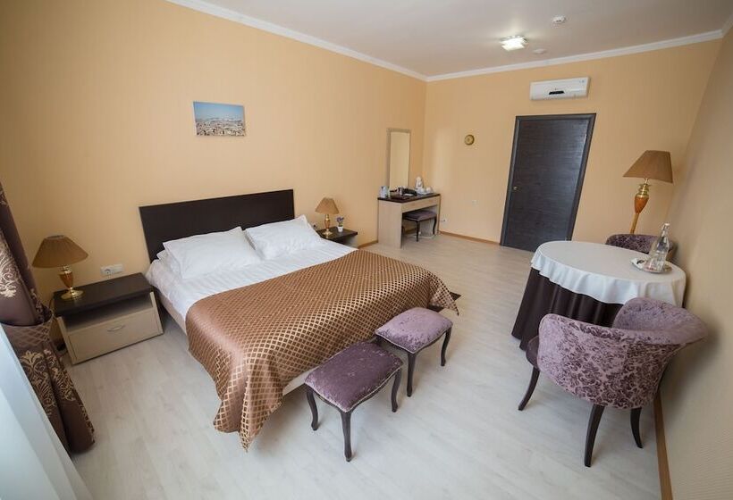 سوییت جونیور, Barcelona