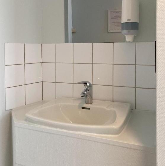 اتاق استاندارد با سرویس بهداشتی مشترک, Cochs Pensjonat