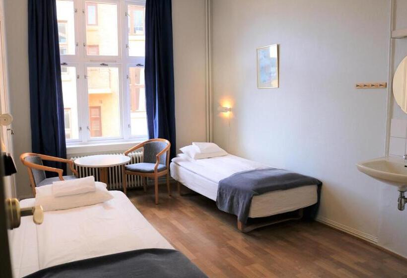 اتاق استاندارد با سرویس بهداشتی مشترک, Cochs Pensjonat