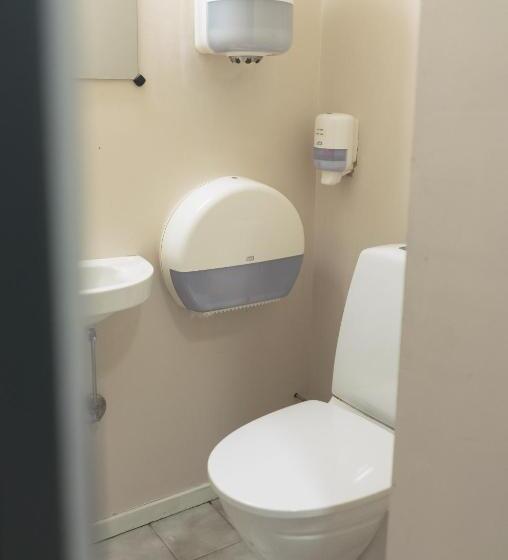 اتاق استاندارد چهارنفره با سرویس بهداشتی مشترک, Cochs Pensjonat