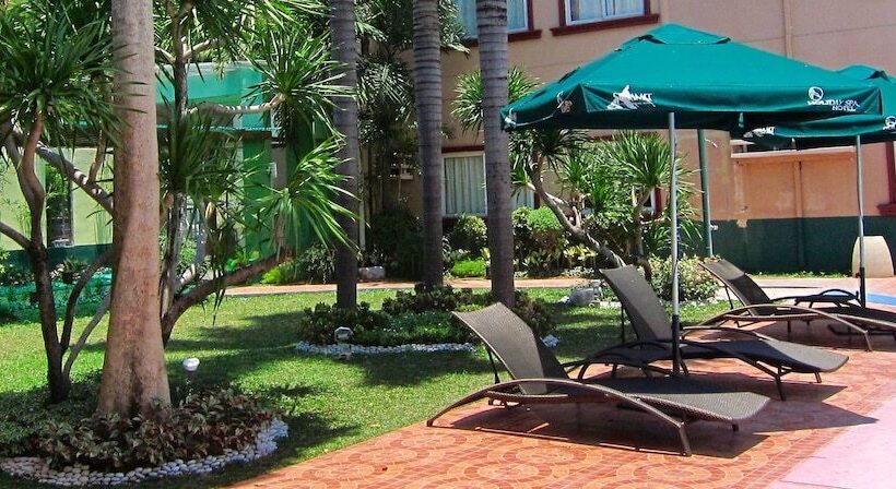 اتاق لوکس با چشمانداز استخر, Holiday Spa