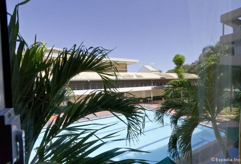 اتاق لوکس با چشمانداز استخر, Holiday Spa