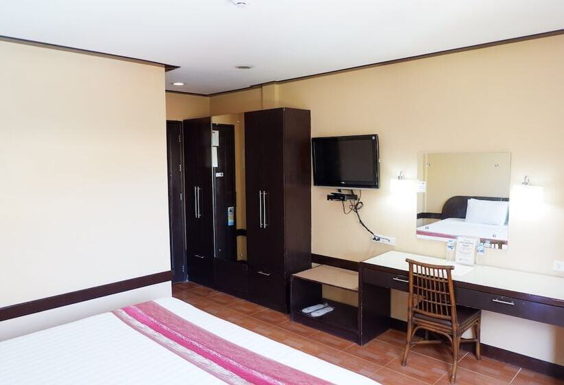 اتاق لوکس با چشمانداز استخر, Holiday Spa