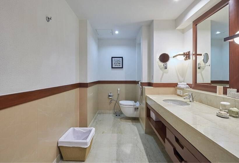 デラックスルーム, Jaypee Greens Golf And Spa Resort