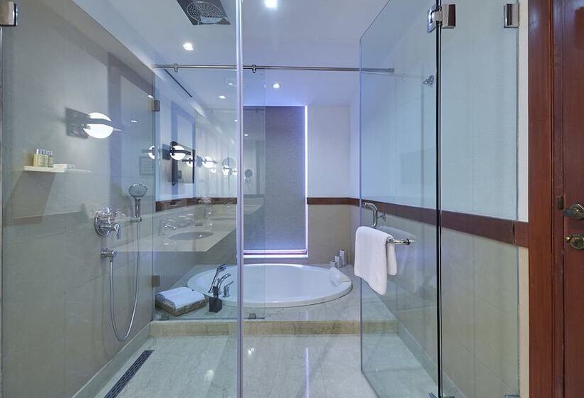 デラックススイート, Jaypee Greens Golf And Spa Resort