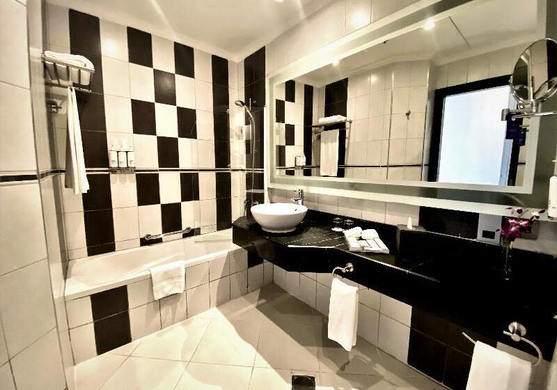 デラックススイート, Jaypee Greens Golf And Spa Resort