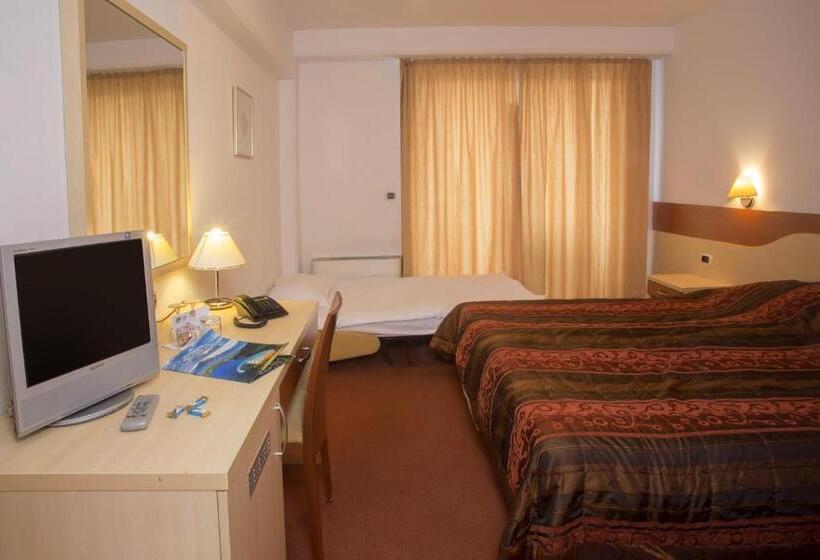 اتاق استاندارد سه تخته با بالکن, Krek Superior