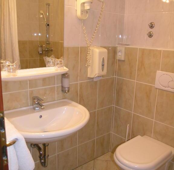 اتاق استاندارد سه تخته با بالکن, Krek Superior