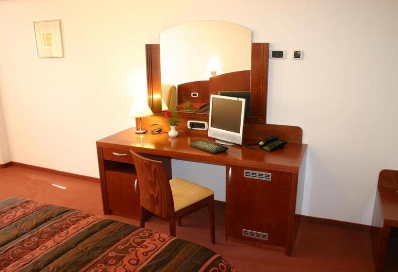 اتاق استاندارد چهار تخته, Krek Superior