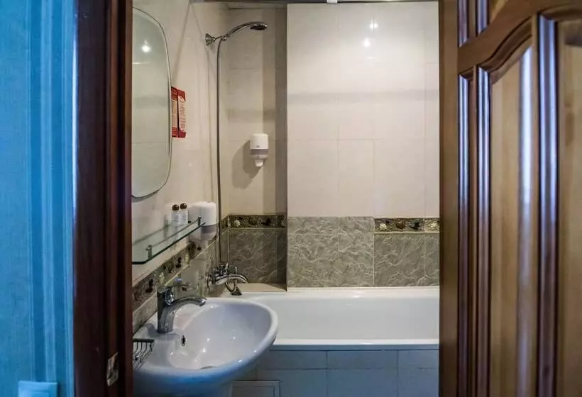 Chambre Economy, Mayak