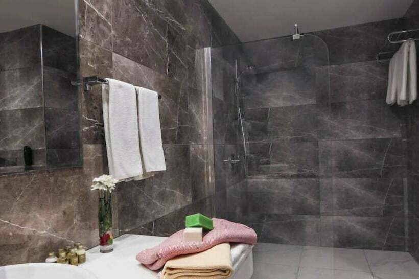 اتاق استاندارد یک نفره, Nevali Hotel & Convention Center