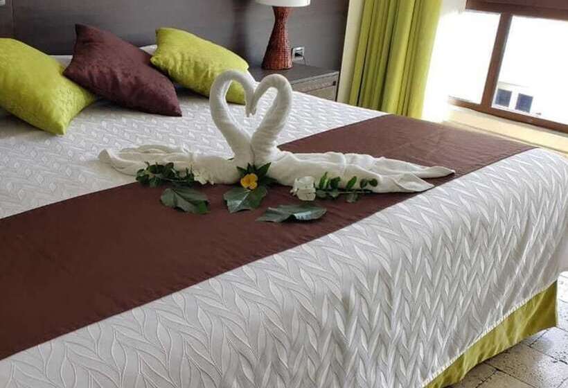 اتاق اساندارد با چشمانداز جانبی به دریا, Solymar