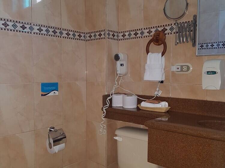 اتاق اساندارد با چشمانداز جانبی به دریا, Solymar